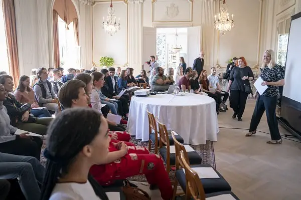 La princesse héritière Mette-Marit organise un cours d'écriture pour les jeunes - 5