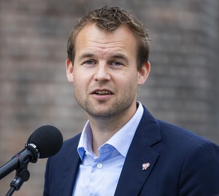 Le gouvernement accorde 3 millions à la ligne d'assistance aux parents 29 Le gouvernement accorde 3 millions à la ligne d'assistance aux parents - 28