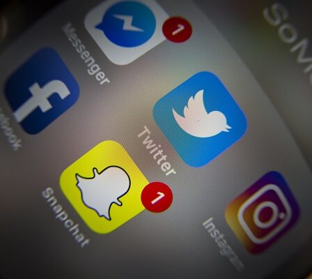 Les enfants de 9 ans s'envoient des photos nudistes 17 Les enfants de 9 ans s'envoient des photos nudistes - 16