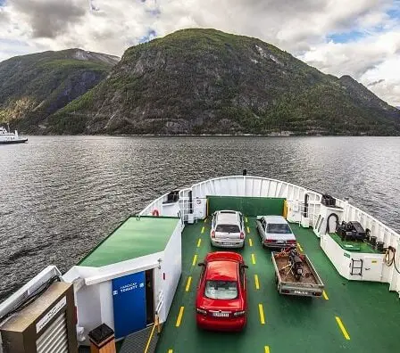 Les gens peuvent à nouveau sortir des voitures sur les ferries 14 Les gens peuvent à nouveau sortir des voitures sur les ferries - 13