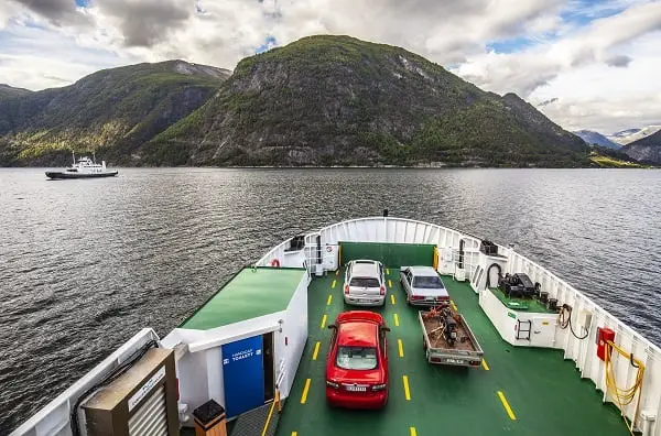 Les gens peuvent à nouveau sortir des voitures sur les ferries 4 Les gens peuvent à nouveau sortir des voitures sur les ferries - 3