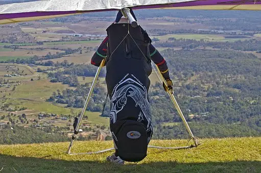 L'homme indemne d'un accident de deltaplane 4 L'homme indemne d'un accident de deltaplane - 3