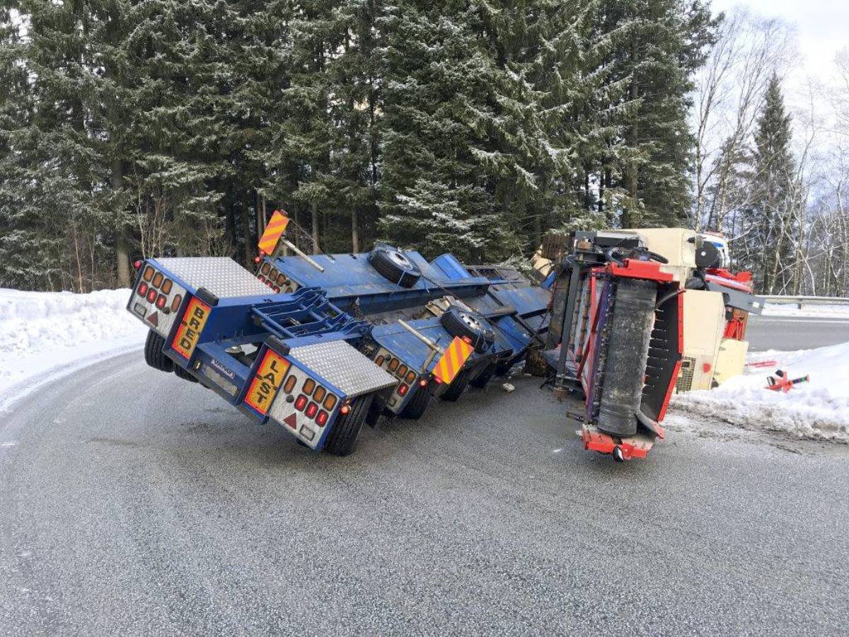 Une voiture entre en collision avec un camion à Askim, une personne hospitalisée 4 Une voiture entre en collision avec un camion à Askim, une personne hospitalisée - 3