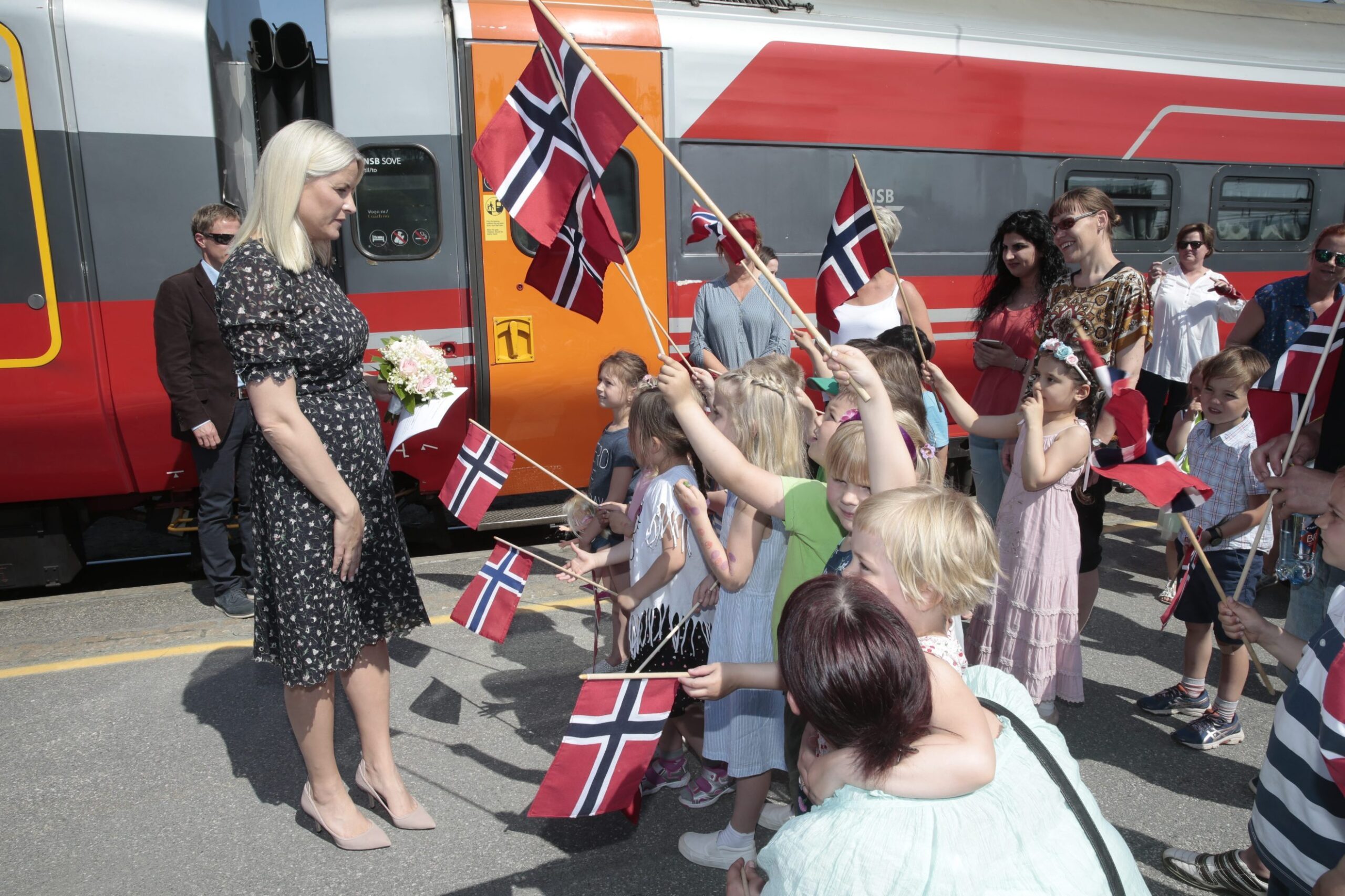 Le train littéraire est prêt pour la princesse héritière 4 Le train littéraire est prêt pour la princesse héritière - 3