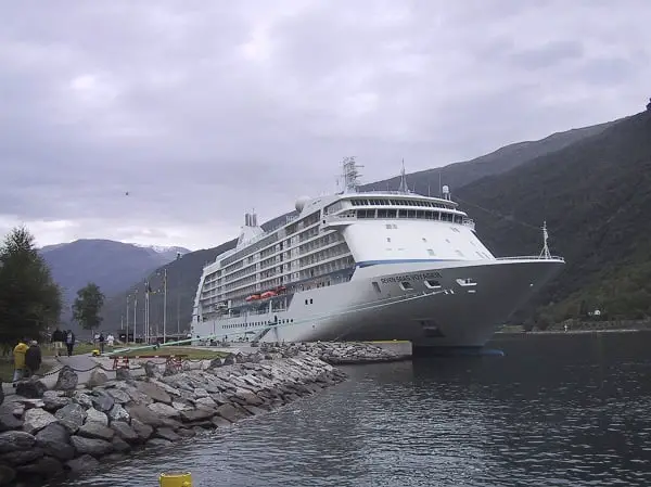 Les navires de croisière rentrent à Flåm 4 Les navires de croisière rentrent à Flåm - 3