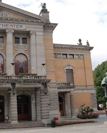 Théâtre national en très mauvais état 14 Théâtre national en très mauvais état - 13