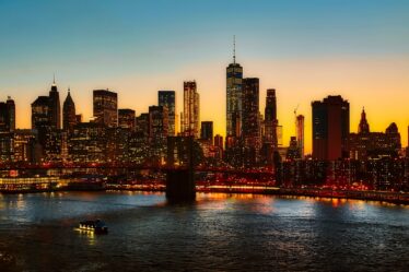 Les experts prévoient des achats moins chers à New York d'ici Noël - 20
