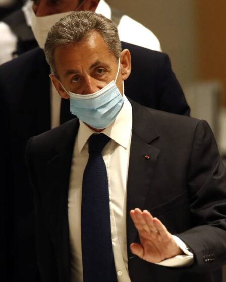 L'ancien président français Nicolas Sarkozy condamné à trois ans de prison pour corruption - 17