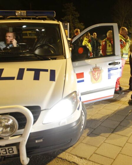 Un gang attaque une maison d'habitation à Stovner, brise des fenêtres et tente de s'introduire par effraction - 57