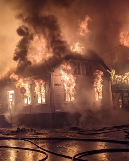 PHOTOS: trois maisons gravement endommagées lors d'un incendie majeur à Risør 5 PHOTOS: trois maisons gravement endommagées lors d'un incendie majeur à Risør - 4