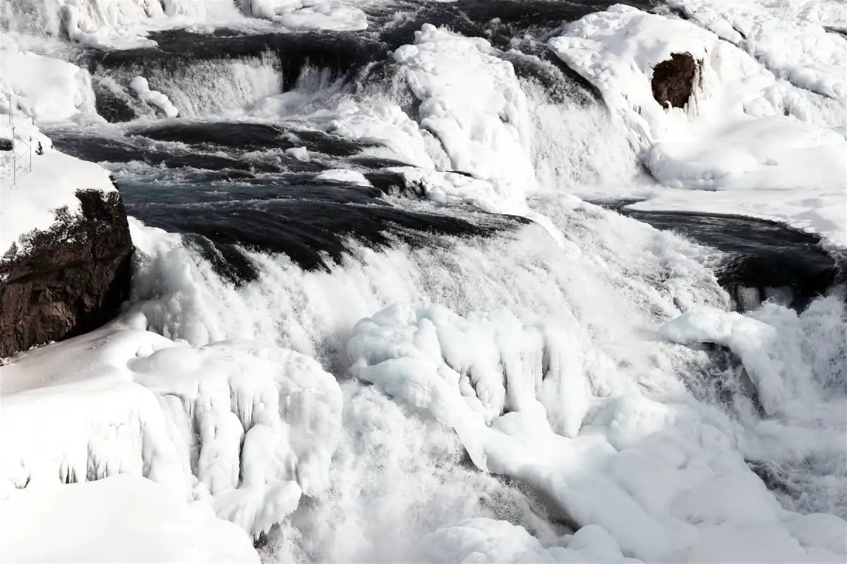 De grandes quantités de glace menacent les maisons et les campings du Nordfjord - 3