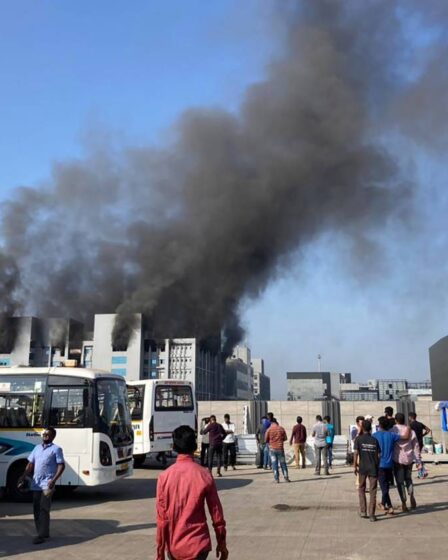 PHOTO: un incendie éclate à proximité de la plus grande usine de fabrication de vaccins au monde - 25
