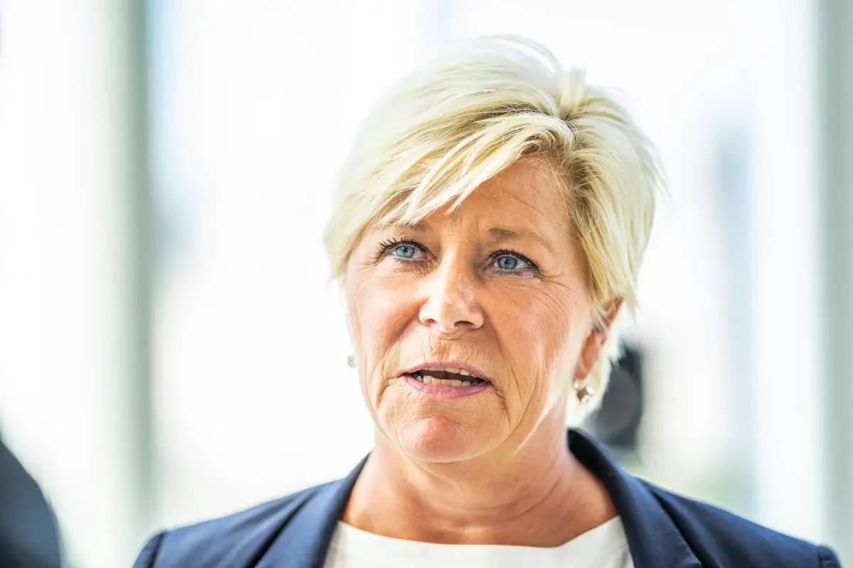 Le Parti du progrès réagit à la suppression de l'obligation d'avoir des oreilles visibles sur les photos de passeport norvégien : "Absurde" - 3
