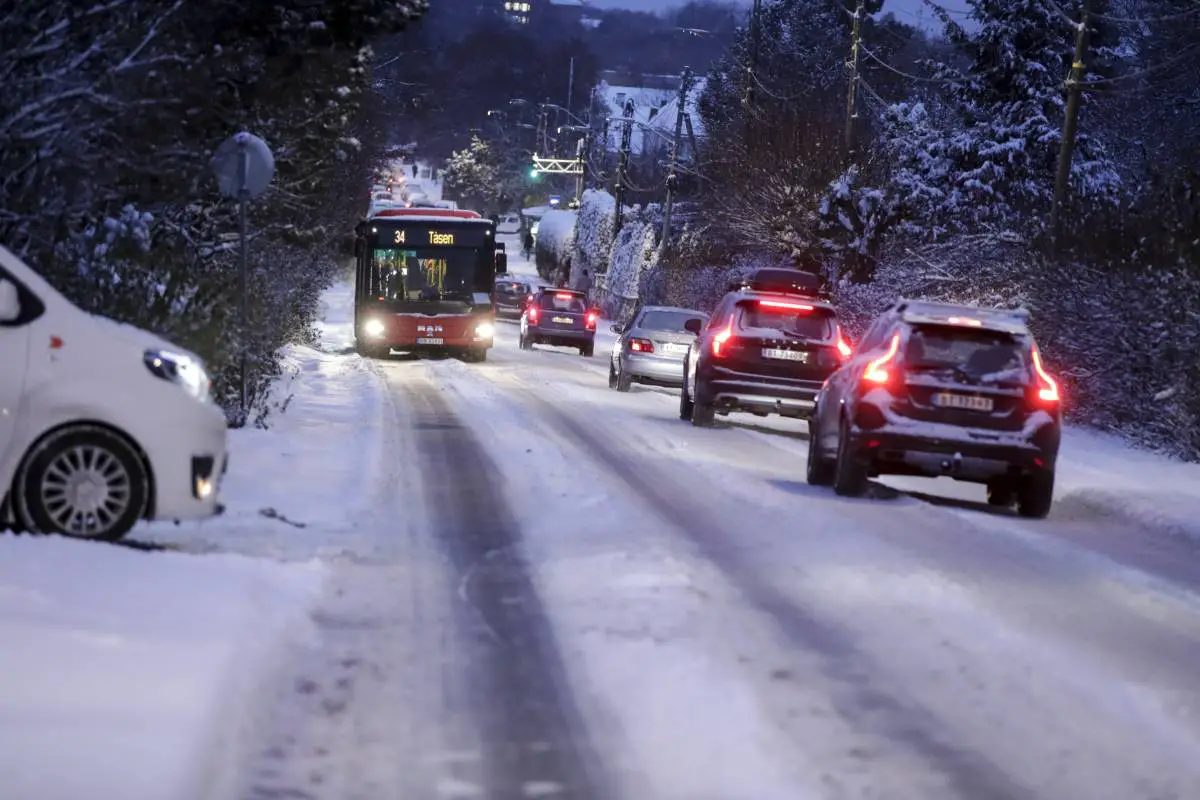 Plusieurs accidents signalés dans la région de Follo en raison de routes glissantes: "Conduisez prudemment" 4 Plusieurs accidents signalés dans la région de Follo en raison de routes glissantes: "Conduisez prudemment" - 3