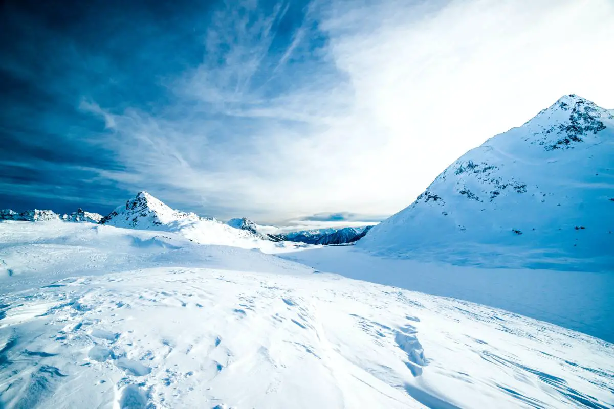 La police lance une nouvelle recherche pour un skieur porté disparu à Kvaløya à Tromsø - 3