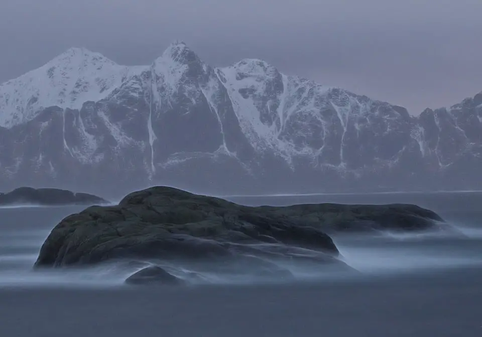 La tempête dans le Nordland prend des toits et des arbres 4 La tempête dans le Nordland prend des toits et des arbres - 3
