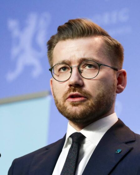 Un homme dans la cinquantaine condamné à la prison après avoir proféré des menaces contre le ministre norvégien Sveinung Rotevatn 11 Un homme dans la cinquantaine condamné à la prison après avoir proféré des menaces contre le ministre norvégien Sveinung Rotevatn - 10