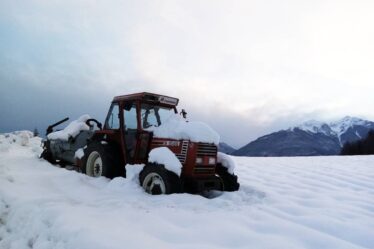 Conducteur accusé après la chute de son tracteur à travers la glace à Enebakk - 16
