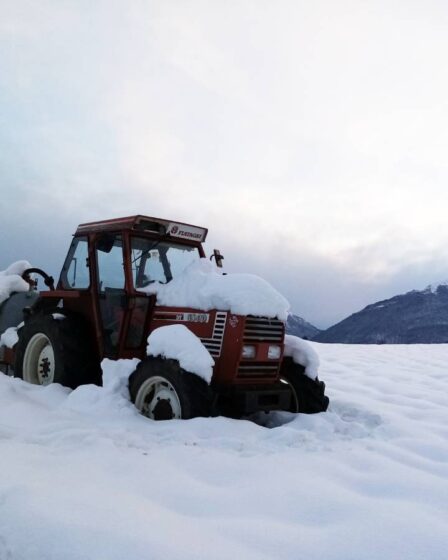 Conducteur accusé après la chute de son tracteur à travers la glace à Enebakk - 32