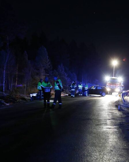 Une personne décède dans une collision frontale entre une voiture et un camion à Østerdalen 13 Une personne décède dans une collision frontale entre une voiture et un camion à Østerdalen - 12