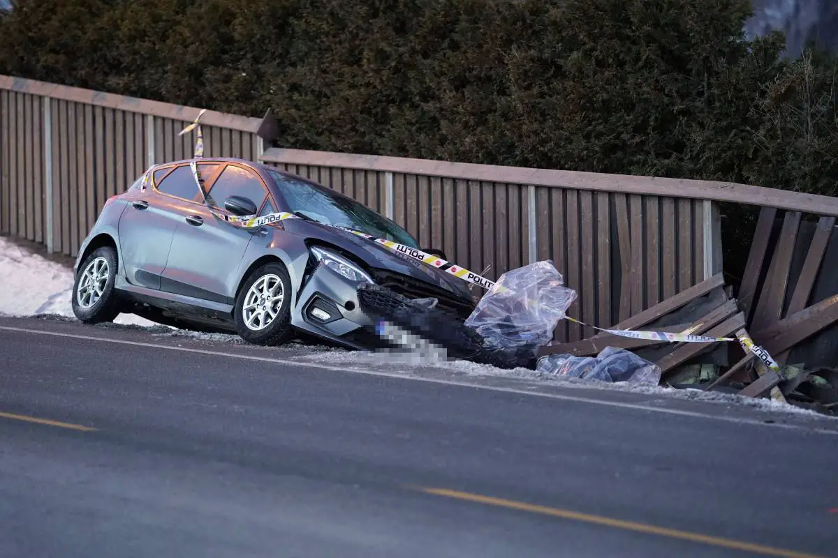 PHOTO: une personne transportée à l'hôpital par ambulance aérienne après une collision frontale à Melhus - 7