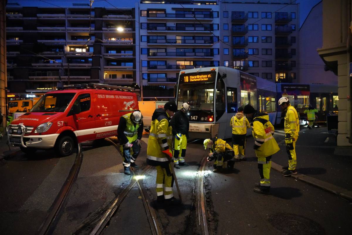 PHOTO: un tram déraille entre la porte Welhavens et Parkveien à Oslo 4 PHOTO: un tram déraille entre la porte Welhavens et Parkveien à Oslo - 3