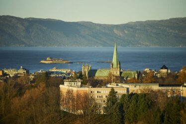 Trondheim: Deux personnes accusées de violences conjugales aggravées après le décès d'un enfant remis en liberté - 18