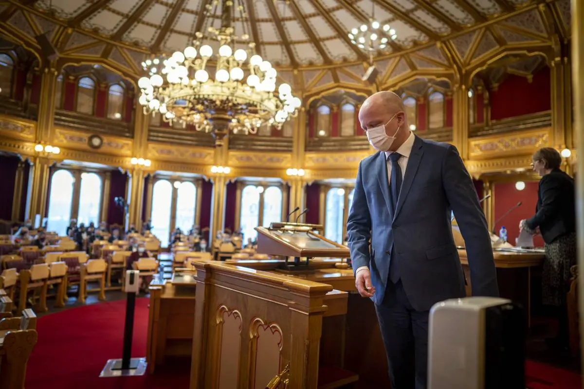 Center Party tire la sonnette d'alarme sur les acquisitions étrangères en Norvège: "Il ne faut pas être naïf" 4 Center Party tire la sonnette d'alarme sur les acquisitions étrangères en Norvège: "Il ne faut pas être naïf" - 3