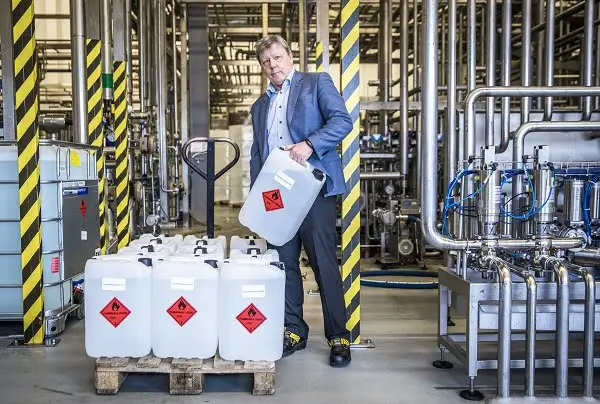 Un fabricant norvégien d'alcool a commencé la production de désinfectants pour les mains 4 Un fabricant norvégien d'alcool a commencé la production de désinfectants pour les mains - 3