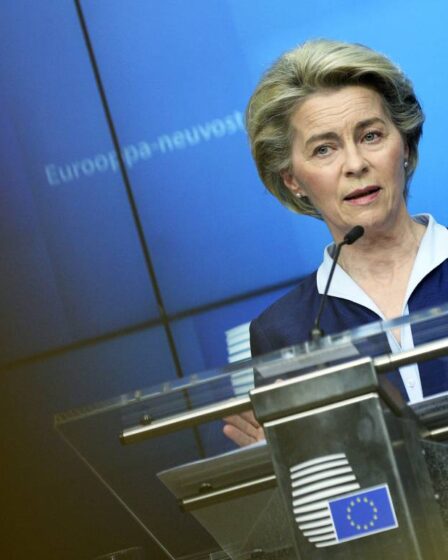 L'Union européenne prévoit de proposer des passeports vaccinaux ce mois-ci - 16