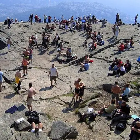 Nombre record de missions de sauvetage à Preikestolen 15 Nombre record de missions de sauvetage à Preikestolen - 14