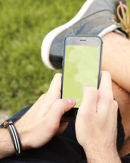 4 sur 10 utilisent trop leur téléphone 8 4 sur 10 utilisent trop leur téléphone - 7