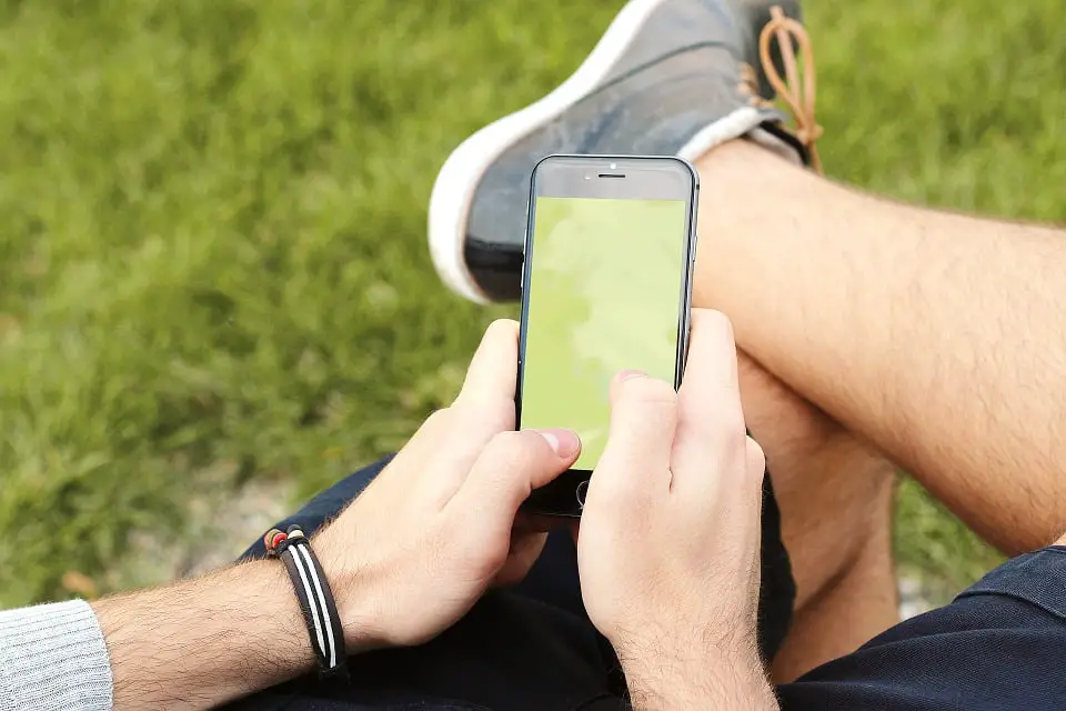 4 sur 10 utilisent trop leur téléphone 4 4 sur 10 utilisent trop leur téléphone - 3
