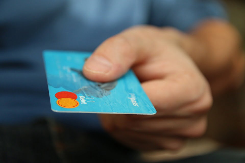 Plus d'utilisation des cartes de crédit pour les transactions quotidiennes - 3