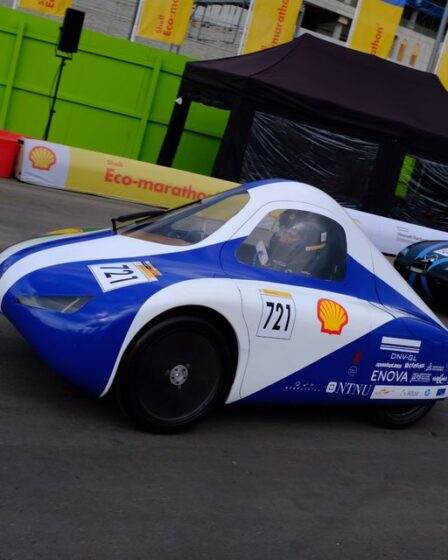 Étudiants NTNU avec leur propre voiture électrique 2 Étudiants NTNU avec leur propre voiture électrique - 1