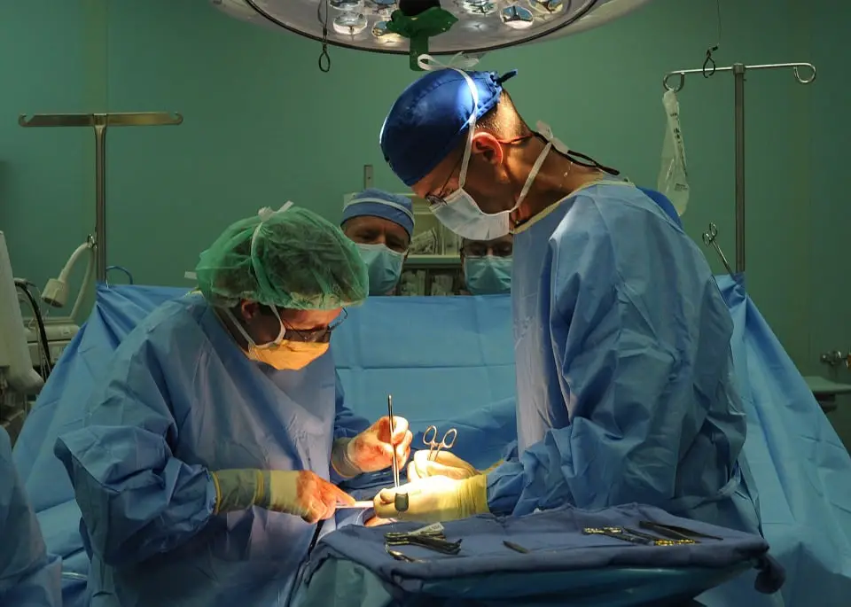 Un patient décède après que les chirurgiens ont égaré des clips dans l'estomac - 5