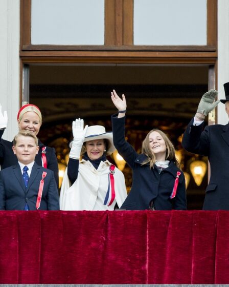 La famille royale en place sur le balcon du palais - Mise à jour 29 La famille royale en place sur le balcon du palais - Mise à jour - 28