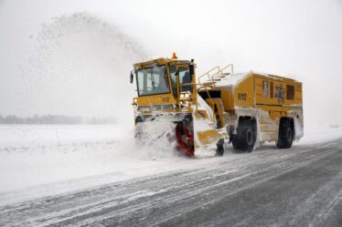 Les chutes de neige provoquent des problèmes à Flesland - 20