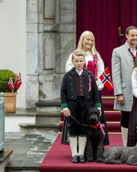 La famille du prince héritier a accueilli le défilé des enfants 33 La famille du prince héritier a accueilli le défilé des enfants - 32