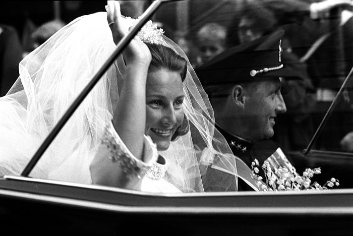 Un couple royal atténuera leur cérémonie de mariage en or 4 Un couple royal atténuera leur cérémonie de mariage en or - 3