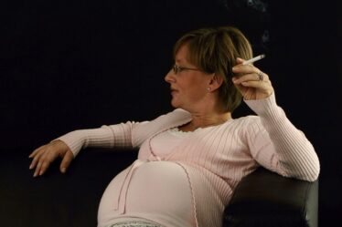 Les jeunes femmes enceintes fument plus que les plus âgées - 20
