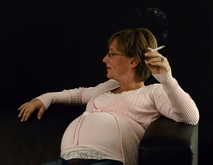 Les jeunes femmes enceintes fument plus que les plus âgées 4 Les jeunes femmes enceintes fument plus que les plus âgées - 3
