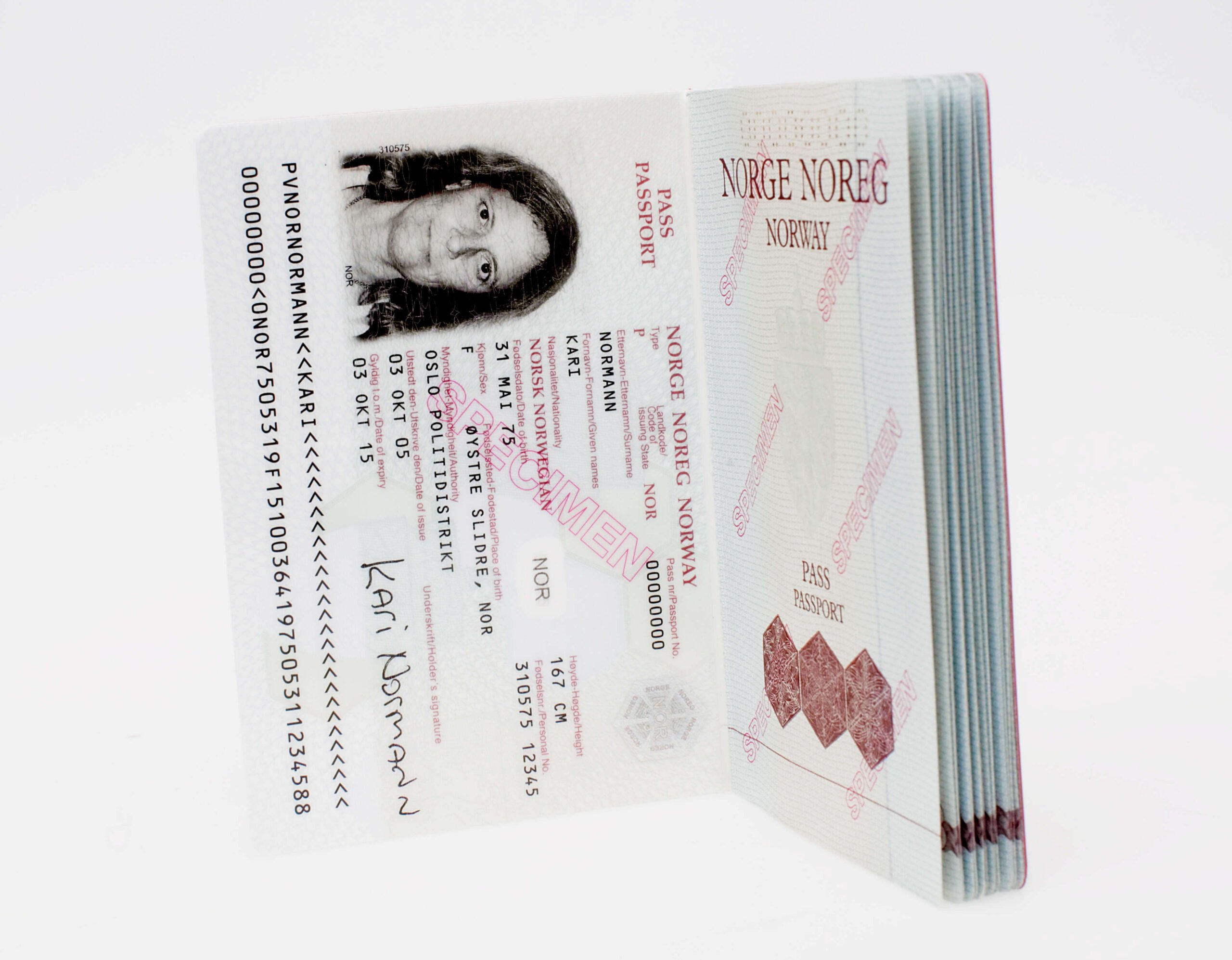 Les oreilles visibles sur les passeports s'opposent à la liberté de religion 6 Les oreilles visibles sur les passeports s'opposent à la liberté de religion - 5