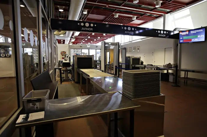 Les boîtes en plastique des contrôles de sécurité des aéroports sont des pièges à virus 4 Les boîtes en plastique des contrôles de sécurité des aéroports sont des pièges à virus - 3