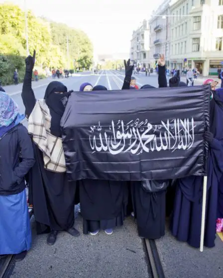 Trois sur quatre veulent interdire le nikab à l'école 23 Trois sur quatre veulent interdire le nikab à l'école - 22