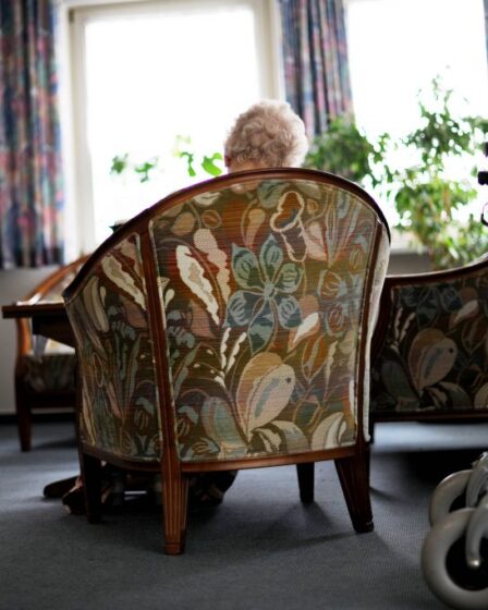 Les chambres des patients dans les maisons de soins infirmiers cuisinent sous la chaleur de l'été 13 Les chambres des patients dans les maisons de soins infirmiers cuisinent sous la chaleur de l'été - 12