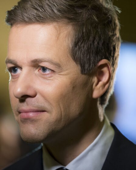 L'achat de billets d'avion par le gouvernement se poursuivra à partir du 1er octobre 17 L'achat de billets d'avion par le gouvernement se poursuivra à partir du 1er octobre - 16