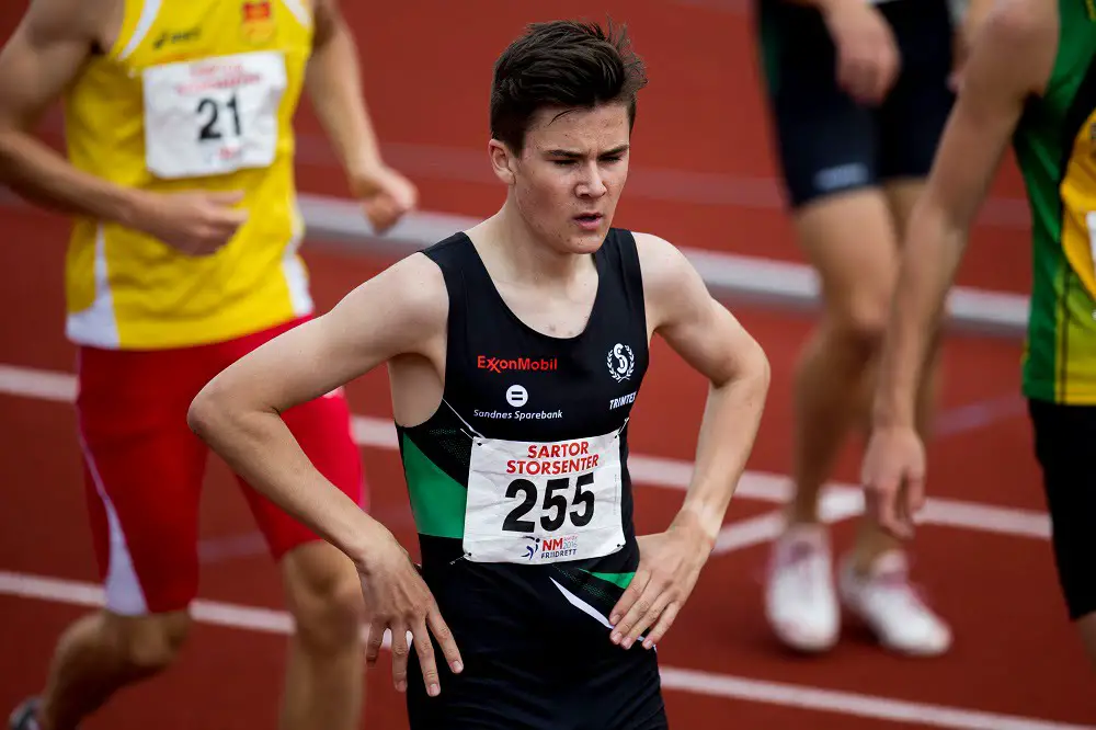 Jakob Ingebrigtsen devient le plus jeune à franchir la limite du `` mile de rêve '' 4 Jakob Ingebrigtsen devient le plus jeune à franchir la limite du `` mile de rêve '' - 3