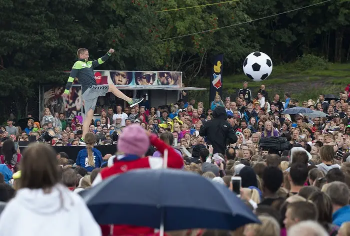 Pluie et tonnerre au coup d'envoi de la Coupe de Norvège 4 Pluie et tonnerre au coup d'envoi de la Coupe de Norvège - 3