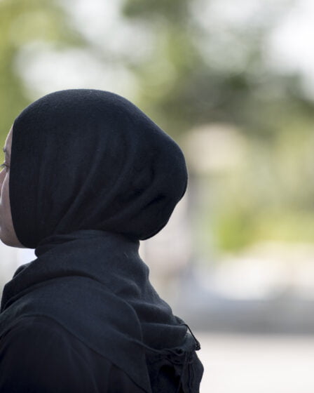 Une femme a dû retirer le hijab lors d'un contrôle de sécurité 8 Une femme a dû retirer le hijab lors d'un contrôle de sécurité - 7
